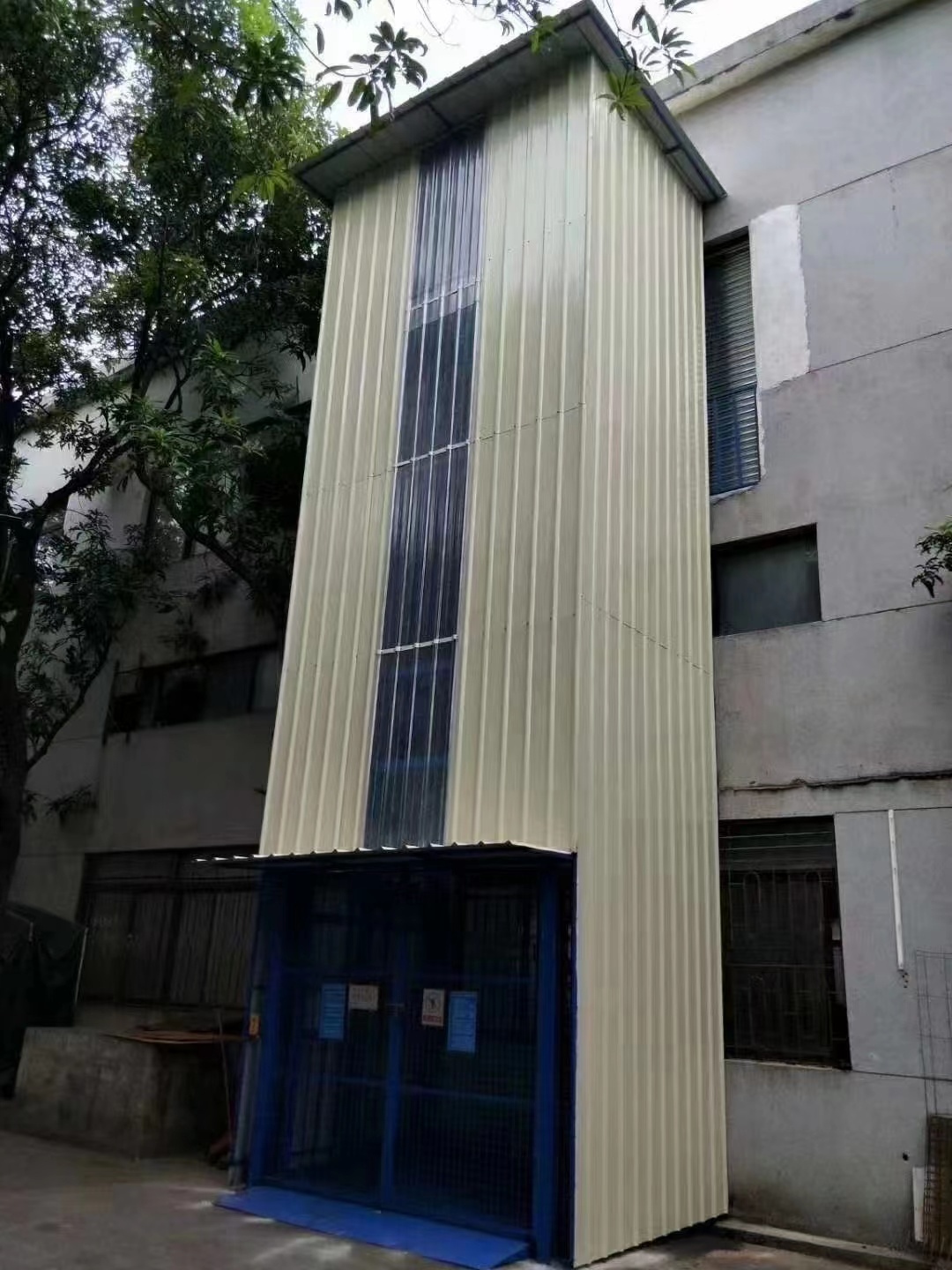 液壓(ya)升降貨梯